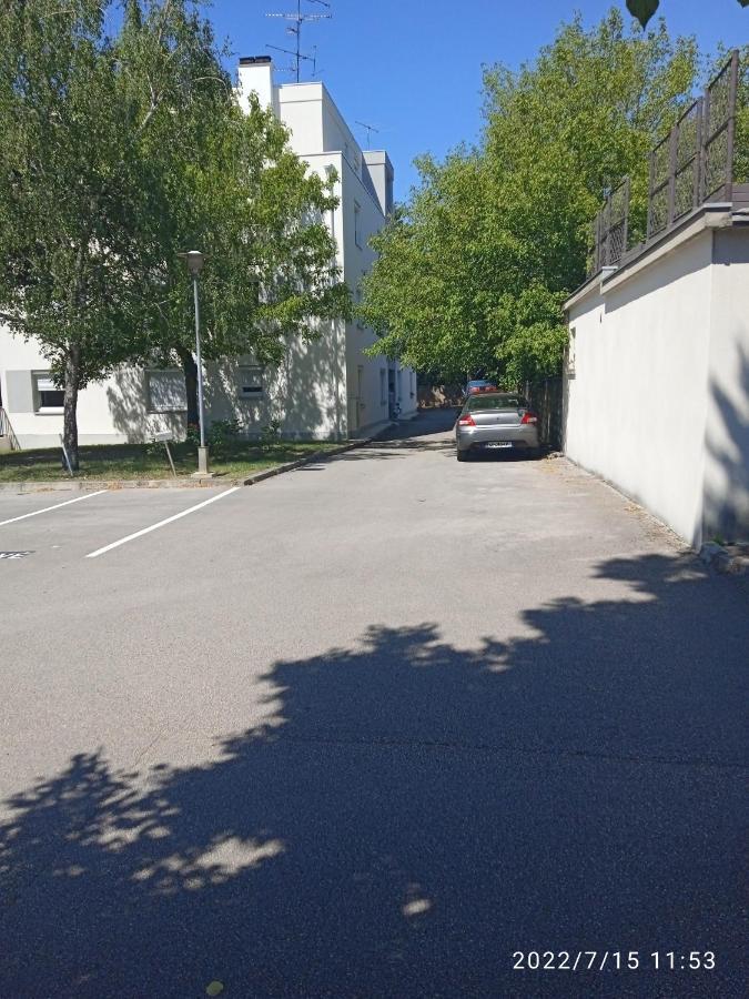 Le Phenix A Internet Haut Debit & Parking Дижон Экстерьер фото